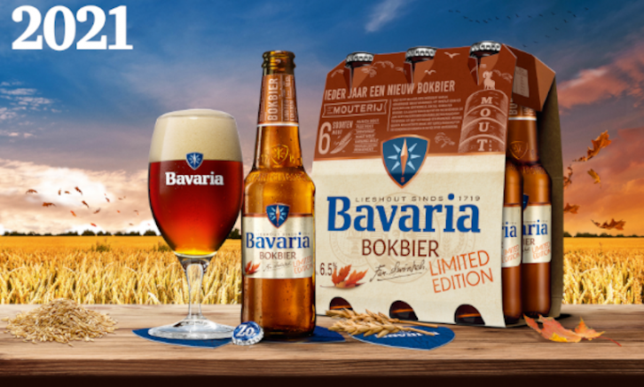 Bavaria Herfstbok 2021 sixpack, glas, en flesje Bavaria Herfstbok 2021 sixpack, glas, en flesje voor een veld met granen